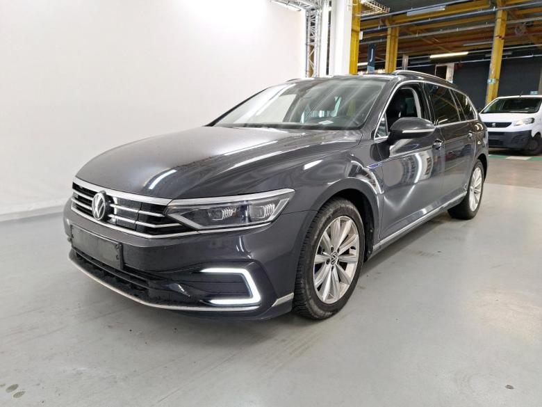 Volkswagen Passat GTE 1.4 PHEV Pano Aut. LED-Matrix Sport-Seats Navi CarPlay Klima PDC ... #1