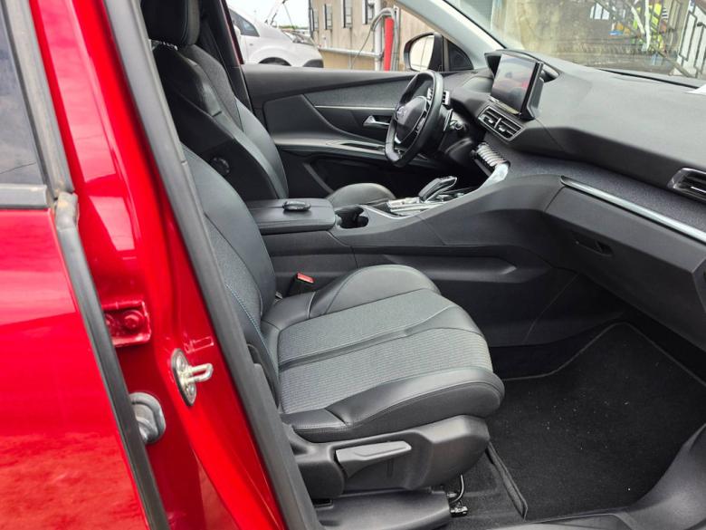 Peugeot 3008 1.6 Hybrid 225ch Allure Aut. LED I-Cocpit CarPlay Navi 1/2 Leather Klima PDC ... #6