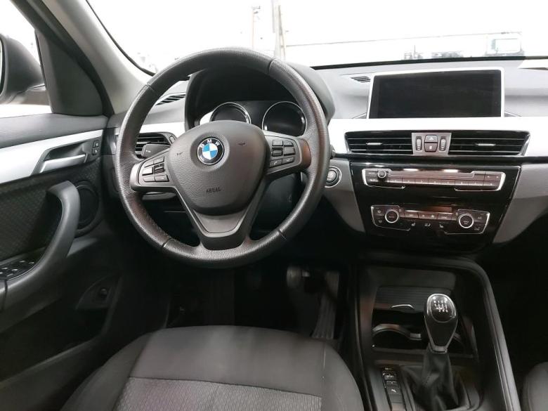 BMW X1 sDrive18d Navi Carplay Klima PDC ... #3