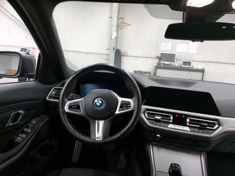 BMW 320 e Aut. LC-Pro Hi-Fi LED Navi Klima PDC ... #4